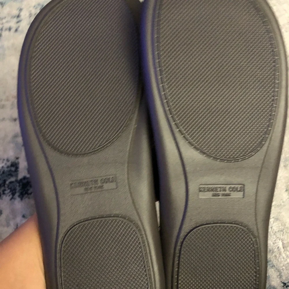 Kenneth Cole Quilted Brown Flip-Flops - Picture 4 of 6